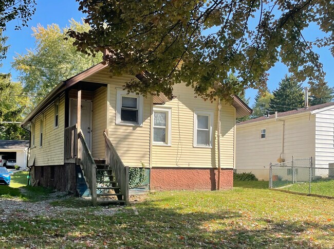 Building Photo - 1448 Pawnee Blvd
