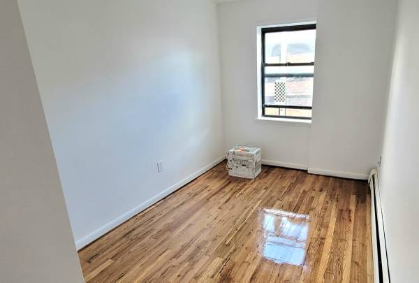 Building Photo - 87-29 58th Ave