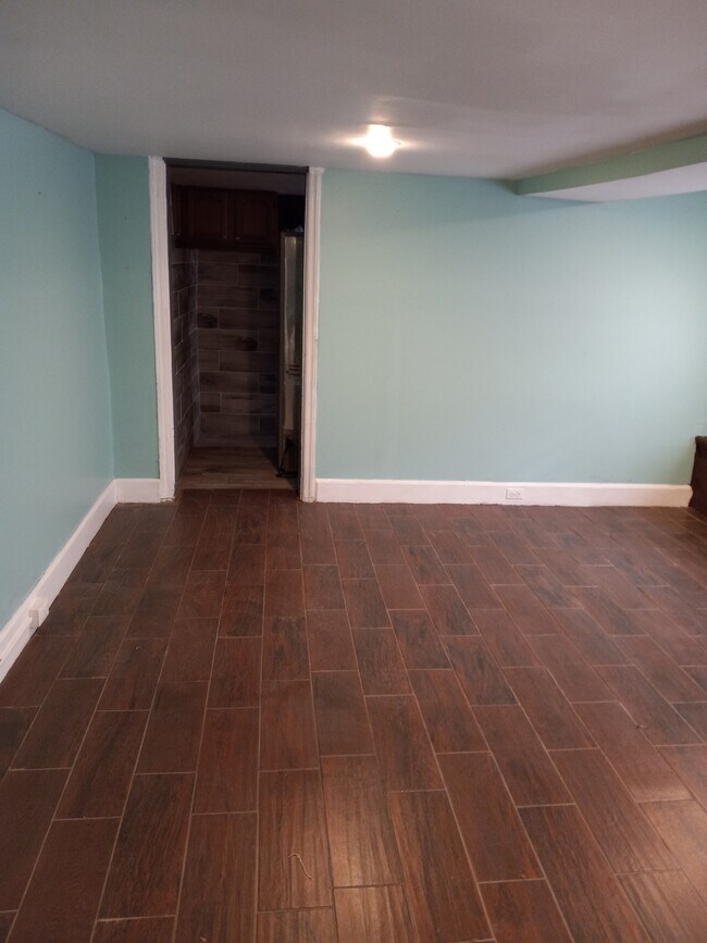 Building Photo - 1227 S 59th St