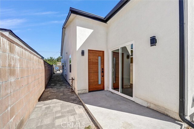 Foto del edificio - 18223 Chatsworth St