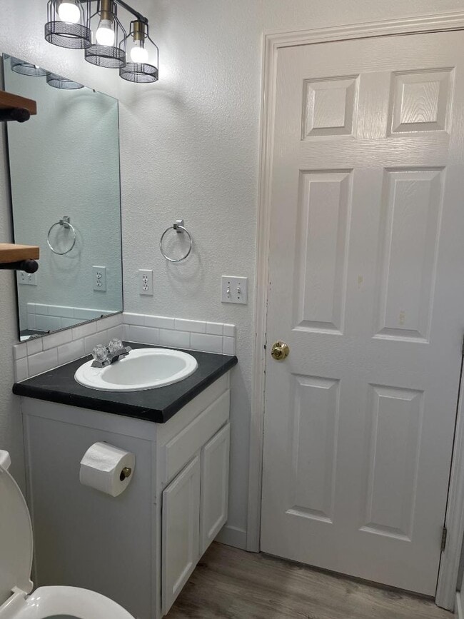 Foto del edificio - 1327 N Andrew Dr