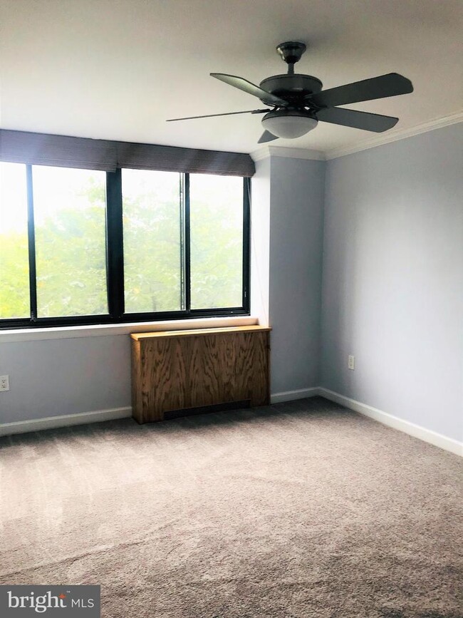 Foto del edificio - 4390 Lorcom Ln