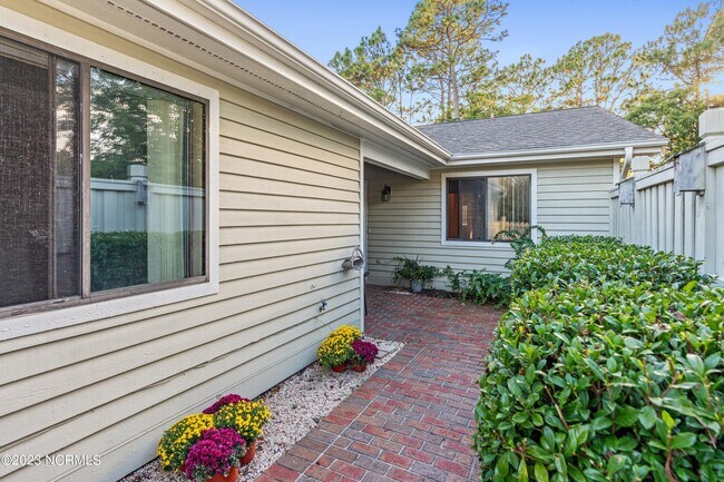 Building Photo - 6016 Inland Greens Dr