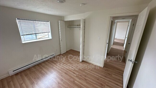 Foto del edificio - 705 Ferris Ct