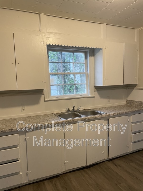 Foto del edificio - 1813 Virginia St