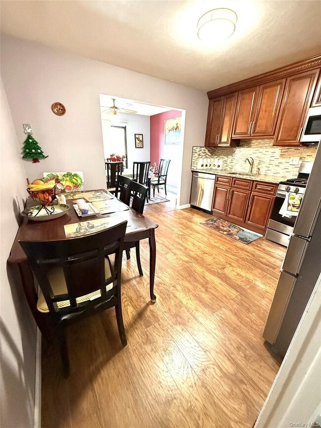 Foto del edificio - 138 Country Club Ln