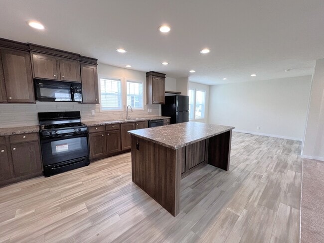 Building Photo - 5355 Coventry Dr