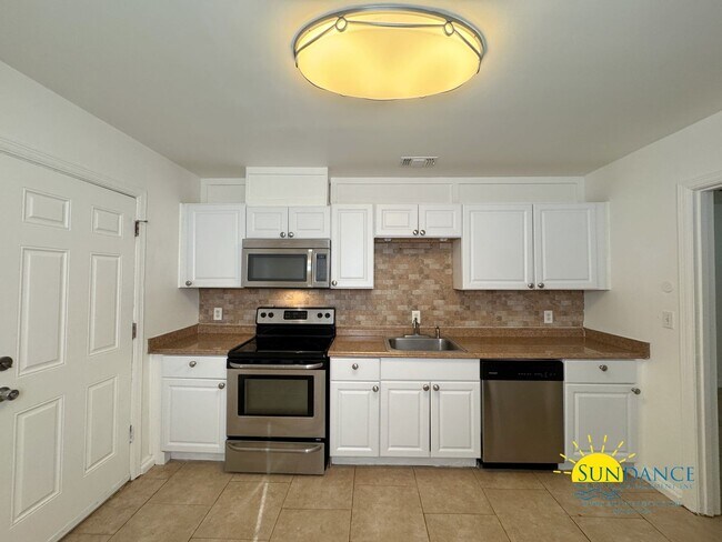 Foto del edificio - Beautifully Updated 2-Bedroom Home in the ...