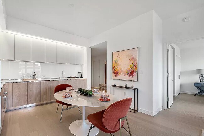 Foto del edificio - 572 Eleventh Avenue