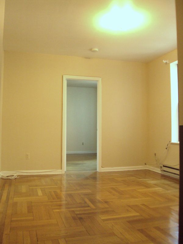 Living room - 2700 John F Kennedy Blvd