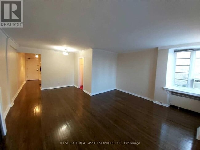 Photo du bâtiment - 707-707 Eglinton Ave W