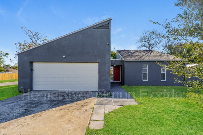 Building Photo - 209 Banyan Ct
