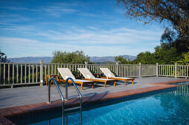 Foto del edificio - 2050 Cyprean Dr