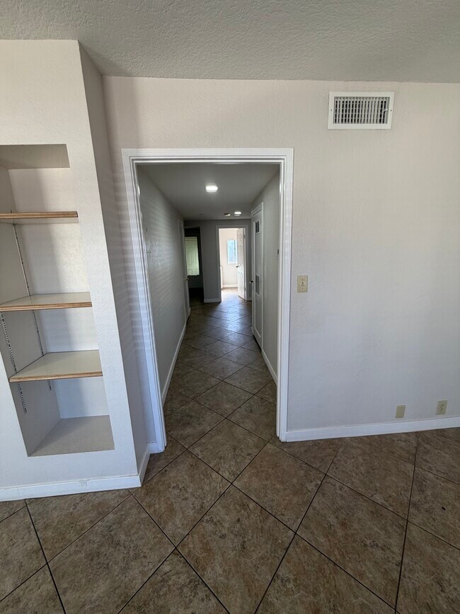 Foto del edificio - 1345 Marline Ave