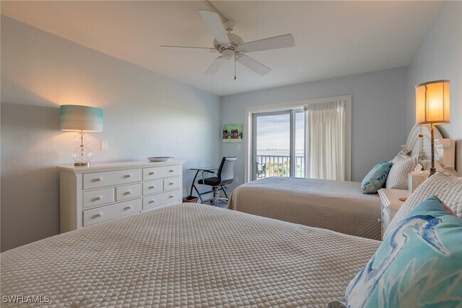 Foto del edificio - 25710 Hickory Blvd