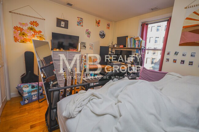 Building Photo - Symphony Apartments