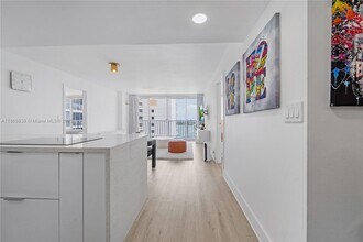 Building Photo - 7601 E Treasure Dr
