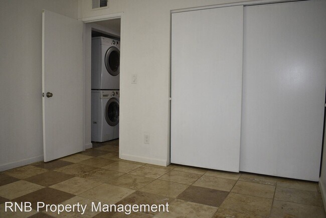 Building Photo - 2 br, 1 bath House - 104 Luna Grande Circl...