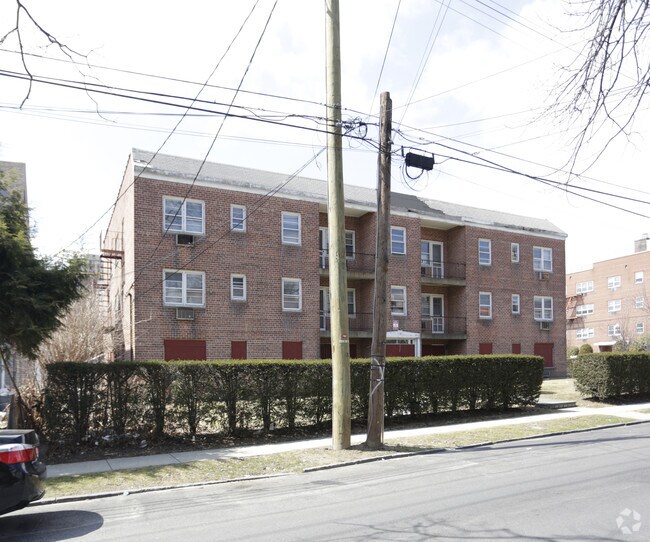 Foto del edificio - 30 Archer Ave
