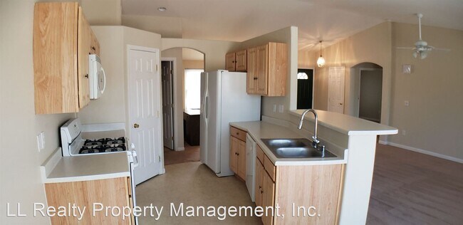 Building Photo - 144 Shadow Mountain Dr