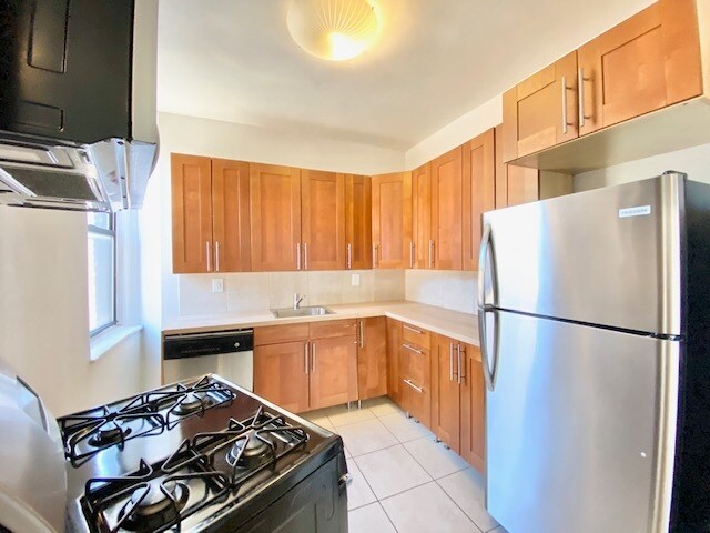 Building Photo - 545 Edgecombe Ave