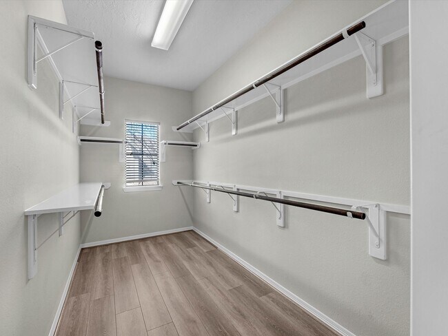Foto del edificio - 11643 Royal Oaks View