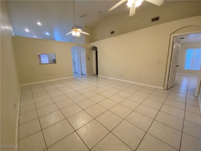 Foto del edificio - 909 SE 14th St