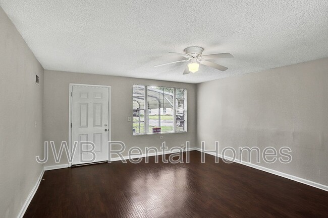 Foto del edificio - 3511 Rockwood Dr