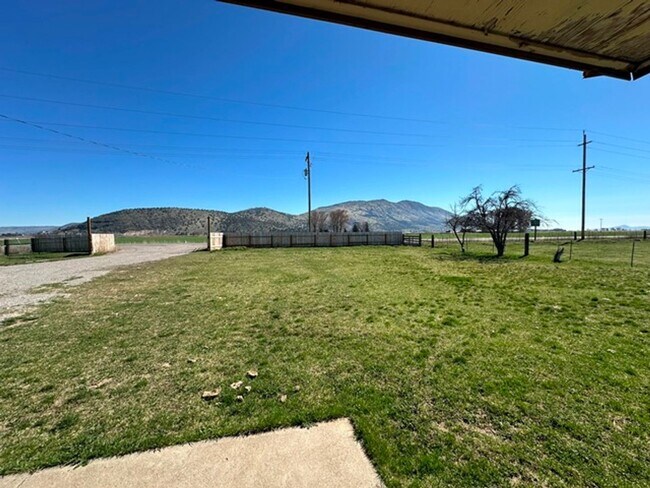 Foto del edificio - Updated home in Henley School District