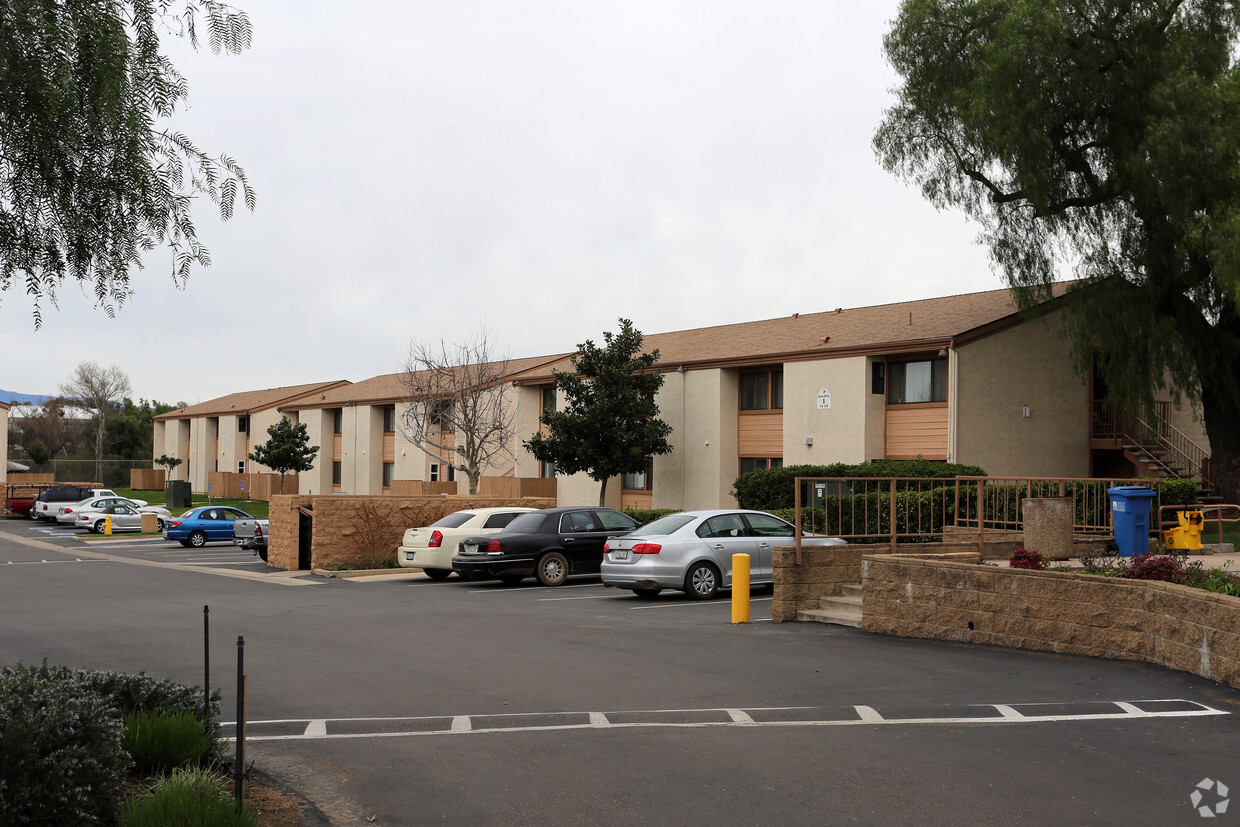 Primary Photo - Peppertree Apartments