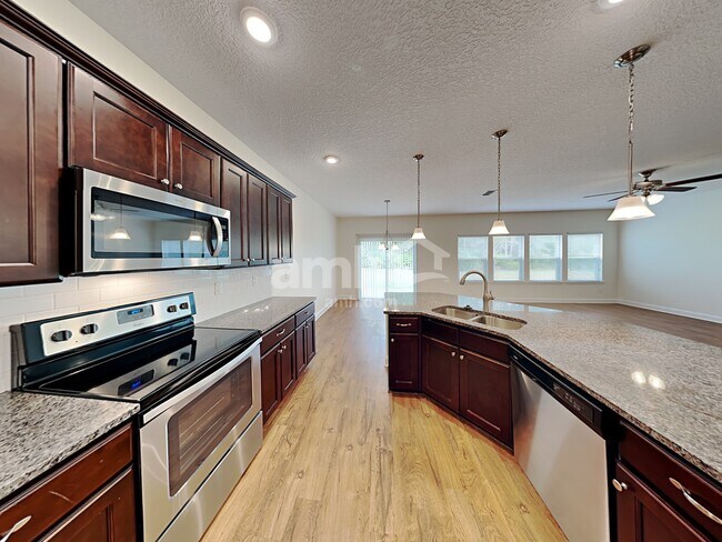 Building Photo - 327 Cortez Dr