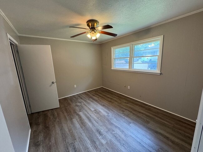 Building Photo - 118 Willow Ln