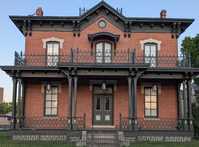 Building Photo - 250 Center St