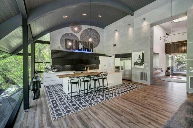 Foto del edificio - 5111 Bayou Timber Ln