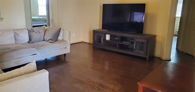 Foto del edificio - 6151 Norwood Meadows Ln