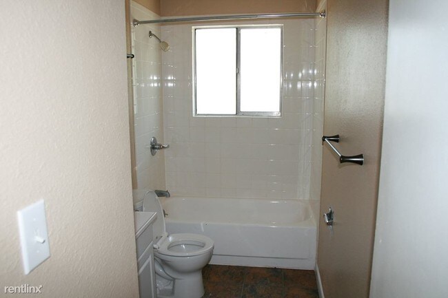 Building Photo - 4 br, 2 bath House - 900 E Evans Ave