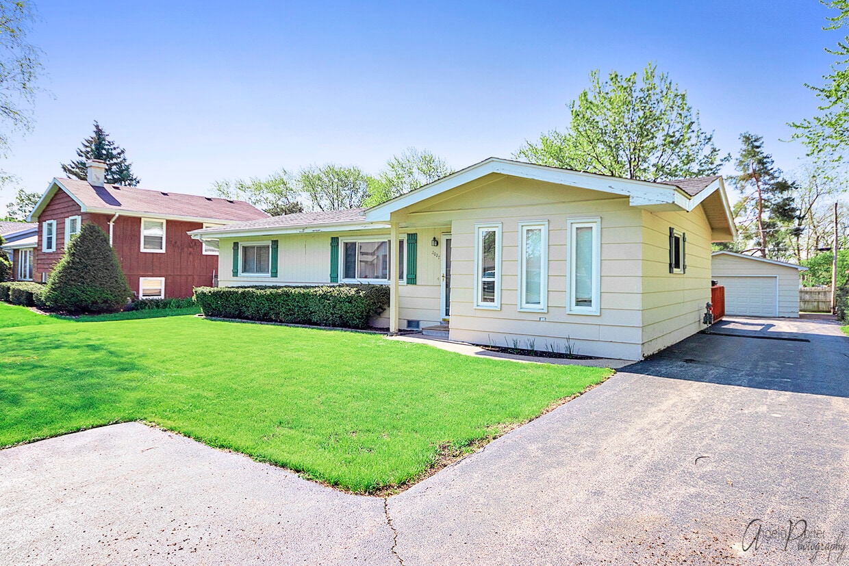 2007 Fairfield Rd, Lindenhurst, IL 60046 House Rental in Lindenhurst, IL