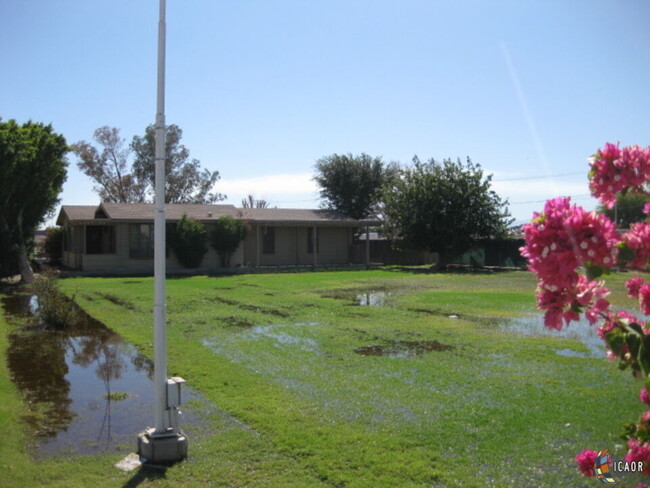 Building Photo - 481 W Aten Rd