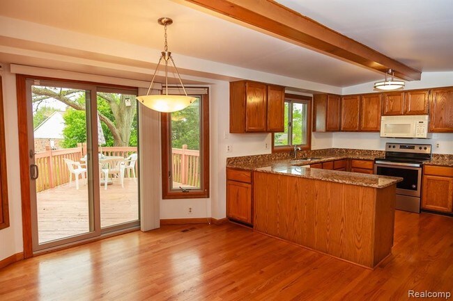 Building Photo - 320 Rose Brier Dr