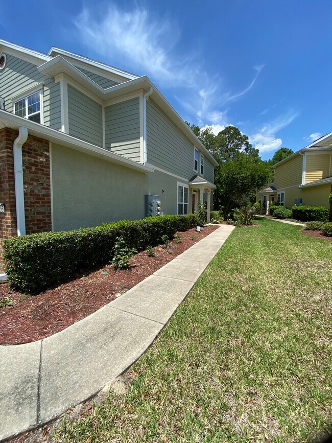 Foto del edificio - 6855 Roundleaf Dr