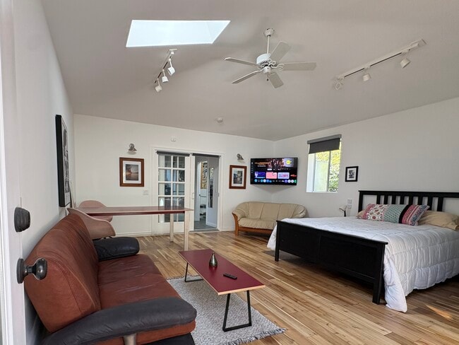 Foto del edificio - 3139 Veteran Ave