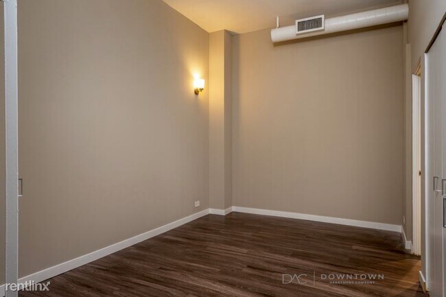 Building Photo - 2 br, 1.5 bath Condo - 1440 N. Wells St