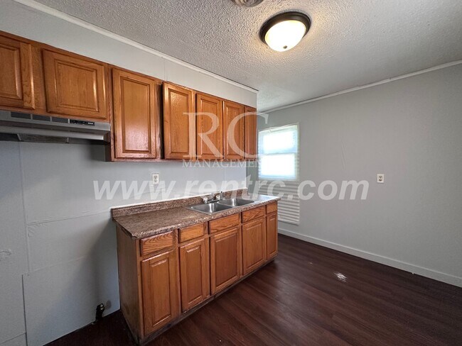Foto del edificio - 1012 Giddings-