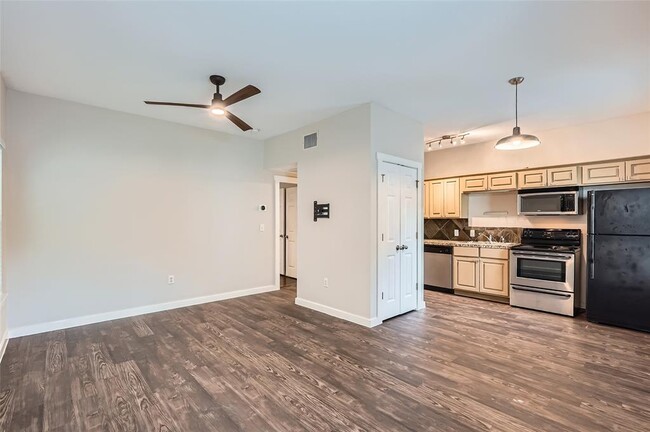 Building Photo - 2106 Cullen Ave