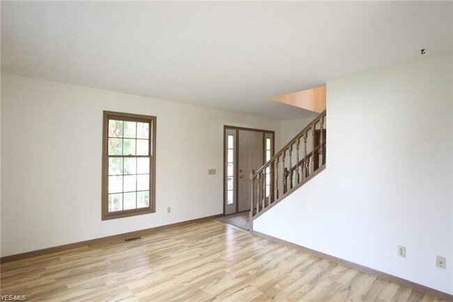 Building Photo - 3533 Parkview Dr