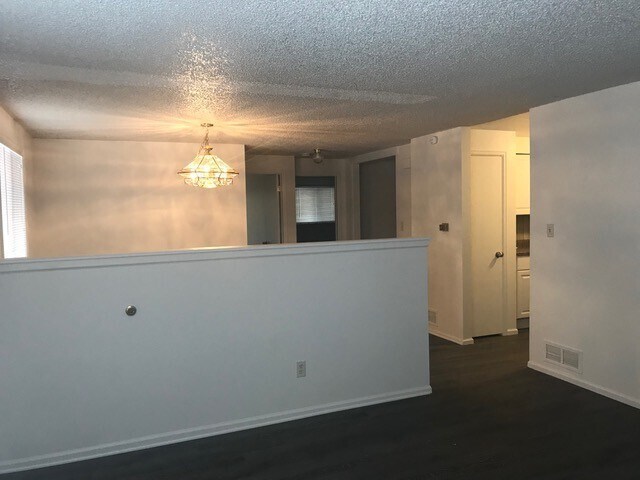 Building Photo - Three Bedroom Duplex Available In Longmont