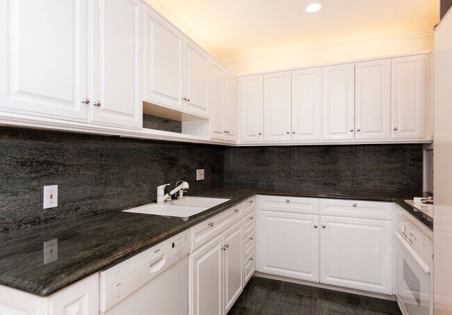 Kitchen - 933 17th St
