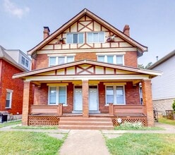 Building Photo - 1667 Summit St