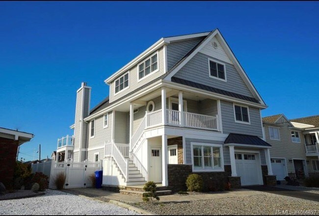 Building Photo - 381 Aldo Dr