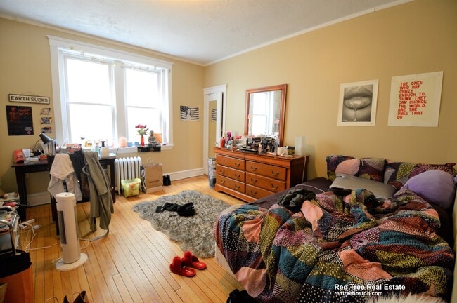 Building Photo - 330 St Paul St